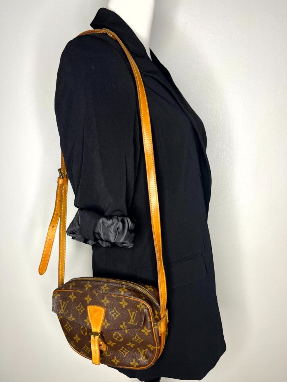 Authentic Louis Vuitton Cross Body Bag Shoulder HandBag Signature logo